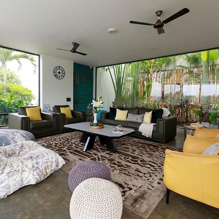 Shikrapur Open House By Stayvista - Nestled In Nature, Featuring A Swimming Pool & Expansive Lawn For A Serene Retreat מראה חיצוני תמונה