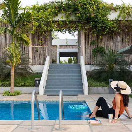 Shikrapur Open House By Stayvista - Nestled In Nature, Featuring A Swimming Pool & Expansive Lawn For A Serene Retreat מראה חיצוני תמונה