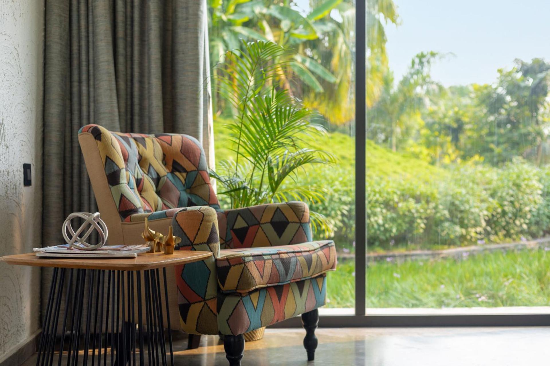 Shikrapur Open House By Stayvista - Nestled In Nature, Featuring A Swimming Pool & Expansive Lawn For A Serene Retreat מראה חיצוני תמונה