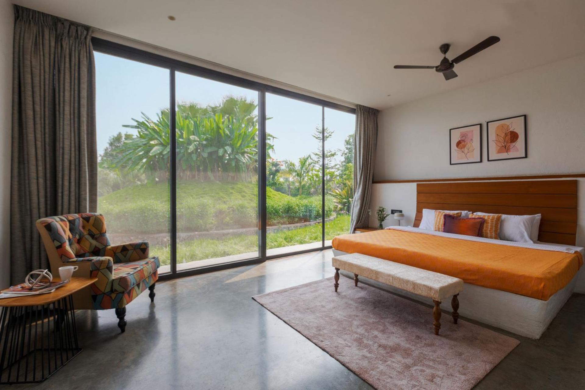 Shikrapur Open House By Stayvista - Nestled In Nature, Featuring A Swimming Pool & Expansive Lawn For A Serene Retreat מראה חיצוני תמונה