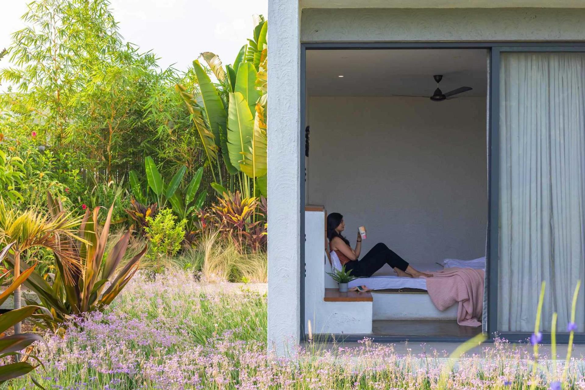 Shikrapur Open House By Stayvista - Nestled In Nature, Featuring A Swimming Pool & Expansive Lawn For A Serene Retreat מראה חיצוני תמונה